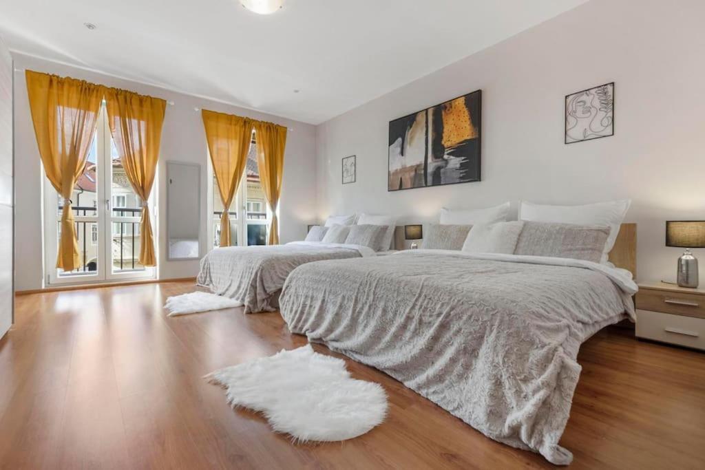 Exclusive Apartment In Centre Bratislava Exterior foto