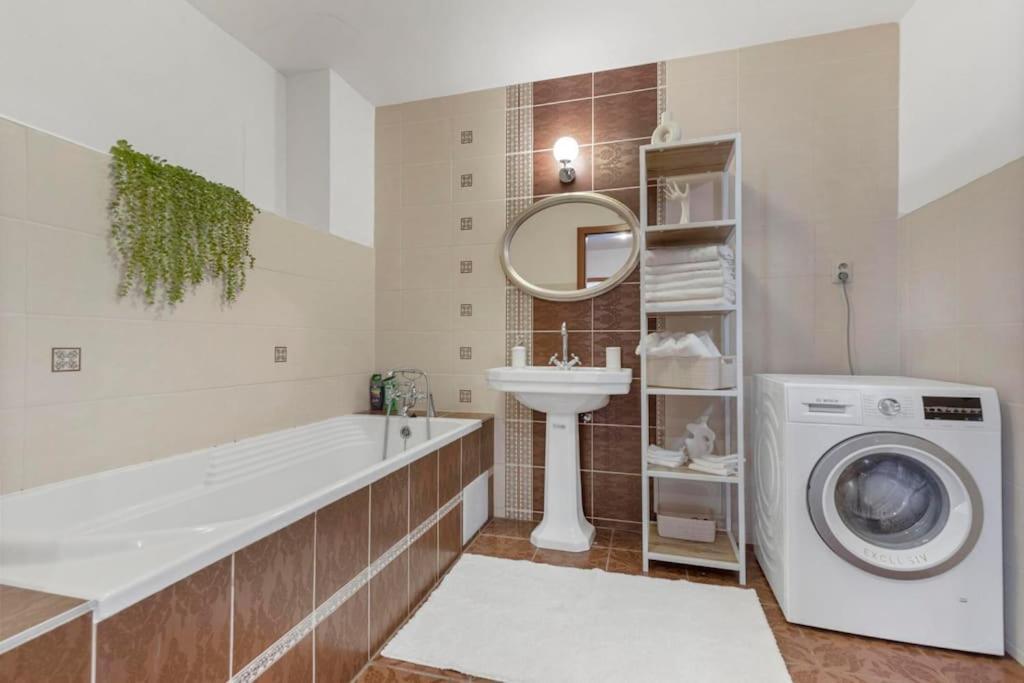 Exclusive Apartment In Centre Bratislava Exterior foto